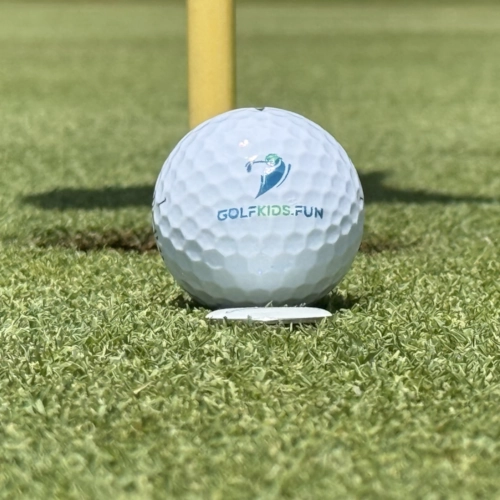 Mit einem Ballmarker markierst du die  Lage deines Golfballs auf dem Grün, um ihn aufzuheben