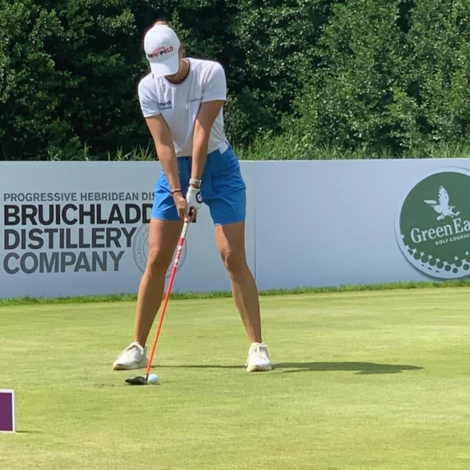 Alexandra Försterling voll konzentriert am Abschlag | Bild: Privat