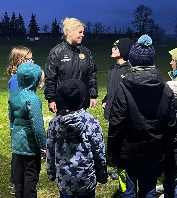 Jugendwartin Kerstin Stieffenhofer engagiert beim Jugendtraining | Bild: Privat