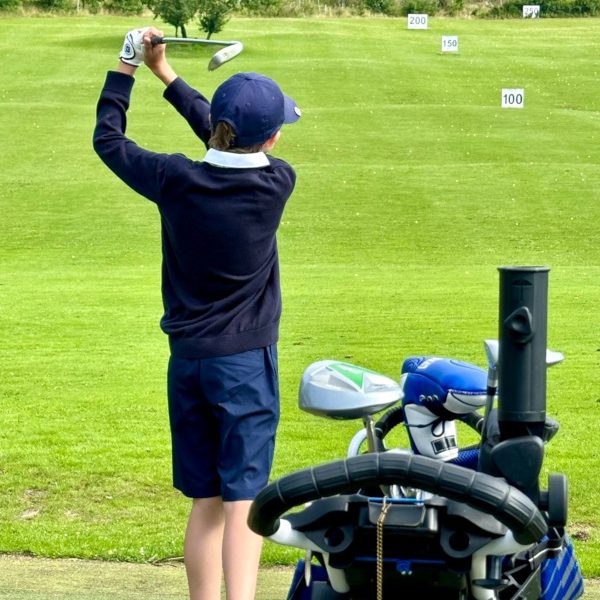 U.S. Kids Golf Local Tours Deutschland (DE, Germany) | Beim Einschlagen auf der Driving Range U.S. Kids Golf Local Tours Deutschland (DE, Germany) | Beim Einschlagen auf der Driving Range