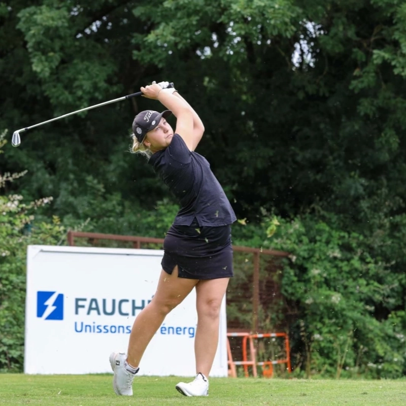 Lara Ok 2025 am Abschlag in Montauban (Frankreich), einem LETAS Turnier