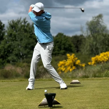 PRO1PUTT OPEN 2025 in Bad Saarow | Junges Golftalent am Abschlag