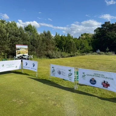 PRO1PUTT OPEN 2025 in Bad Saarow | Teebox wird vorbereitet
