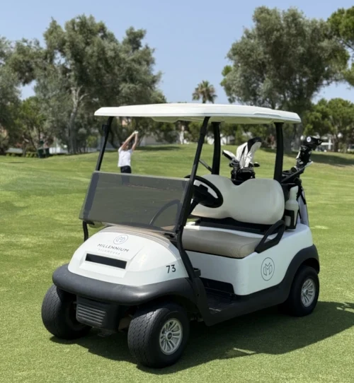Golfcart spielunterstützend im Einsatz auf dem Golfplatz